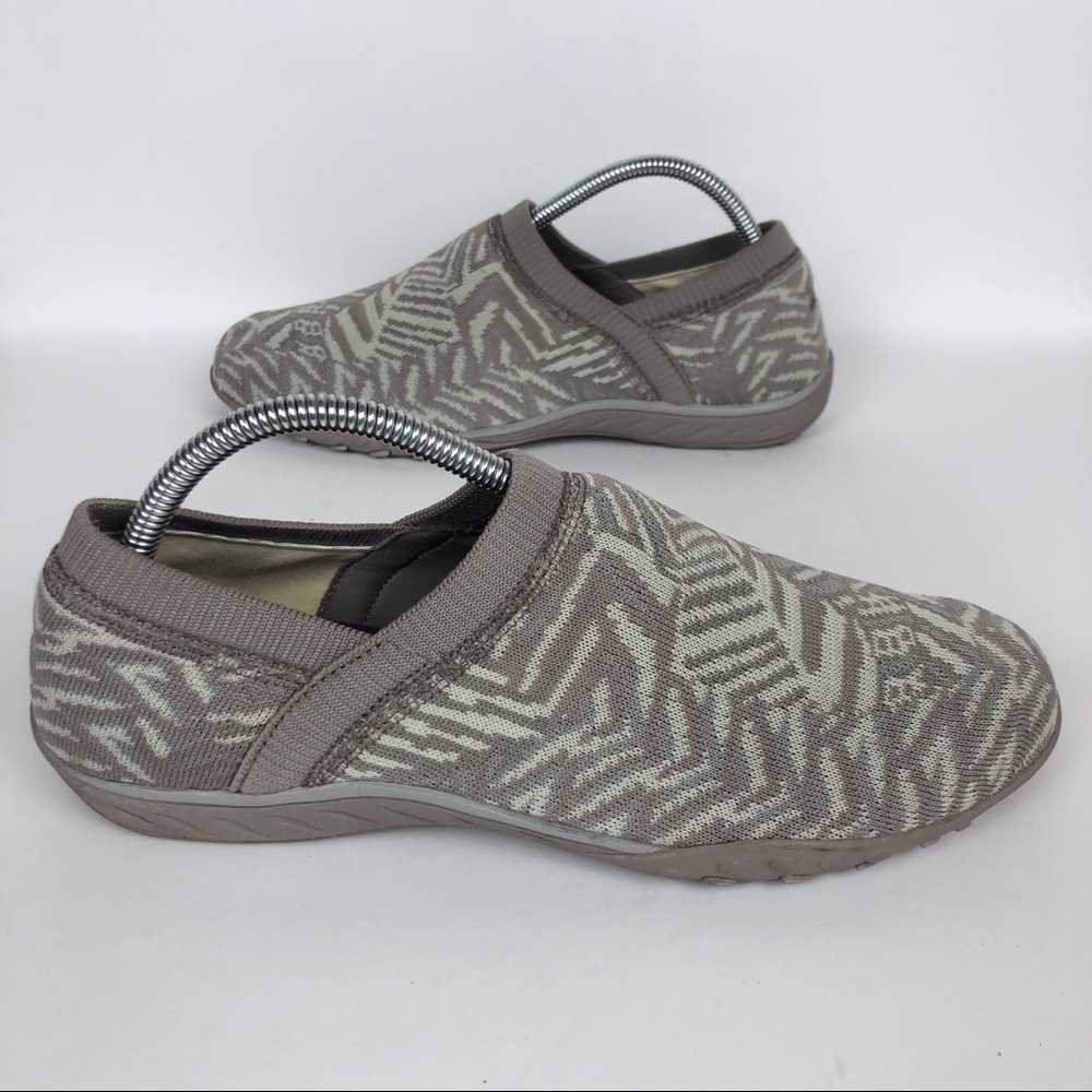 Skechers Breathe Easy Relaxed Fit Slip On Sneaker